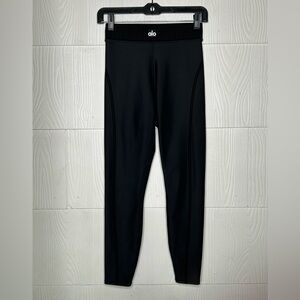 ALO Yoga Black High-Waist Leggins.